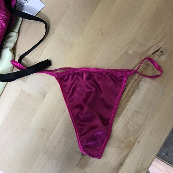 FREDERICKS OF HOLLYWOOD WOMEN'S SMALL -MAGENTA 2 PIECE LINGERIE SET - Picture 7 of 10